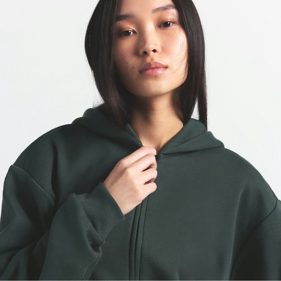 NWT SKIMS CLASSIC ZIP UP HOODIE in SPRUCE Medium - Picture 2 of 5